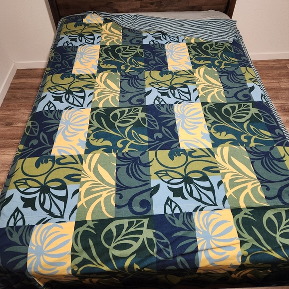 Monstera/Stripe Reversable Throw Blanket - Picture 2 of 4